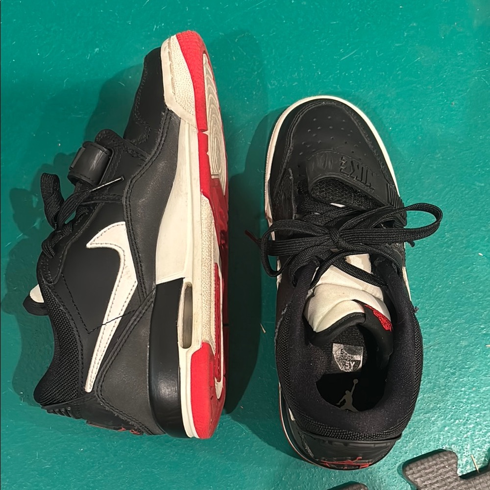 Nike air Jordan legacy 312 low Black and Red Sneakers